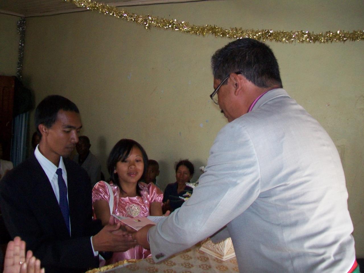 Reçue du certificat_Yves & Lalaina 2012